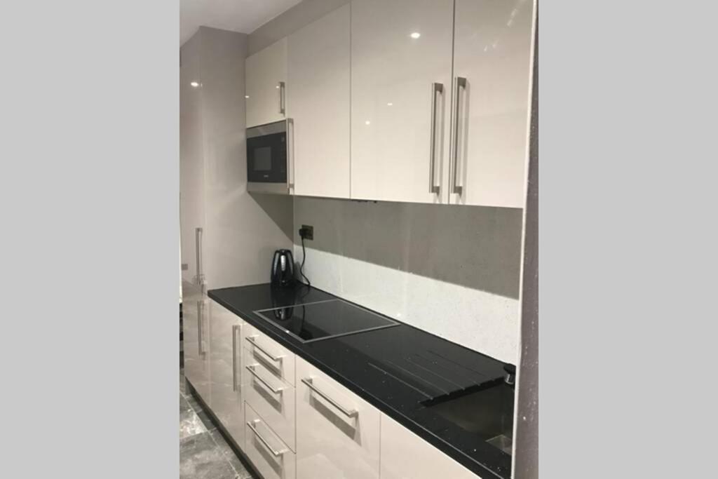 Bright, Stylish Studio Flat With Sky Sports Earley Luaran gambar